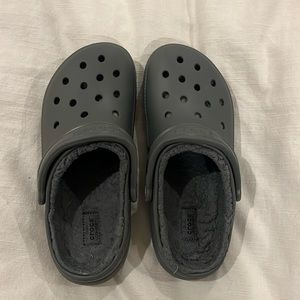 Unisex Gray Croc Slippers Women’s 9, Men’s 7